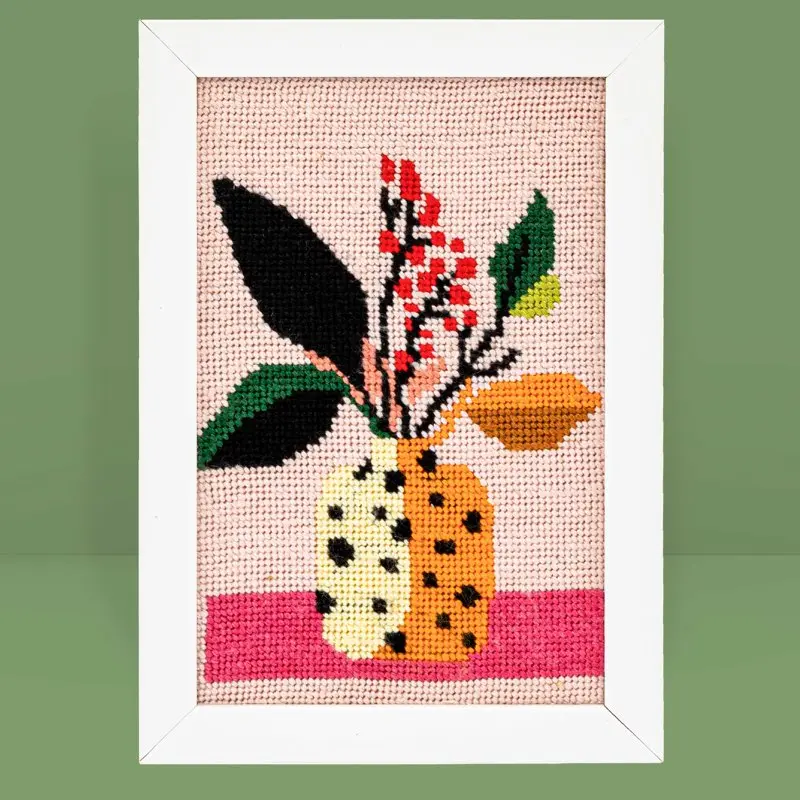 CANVAS - DRAWING 15 X 20 CM - VASE WITH RED DOTS
