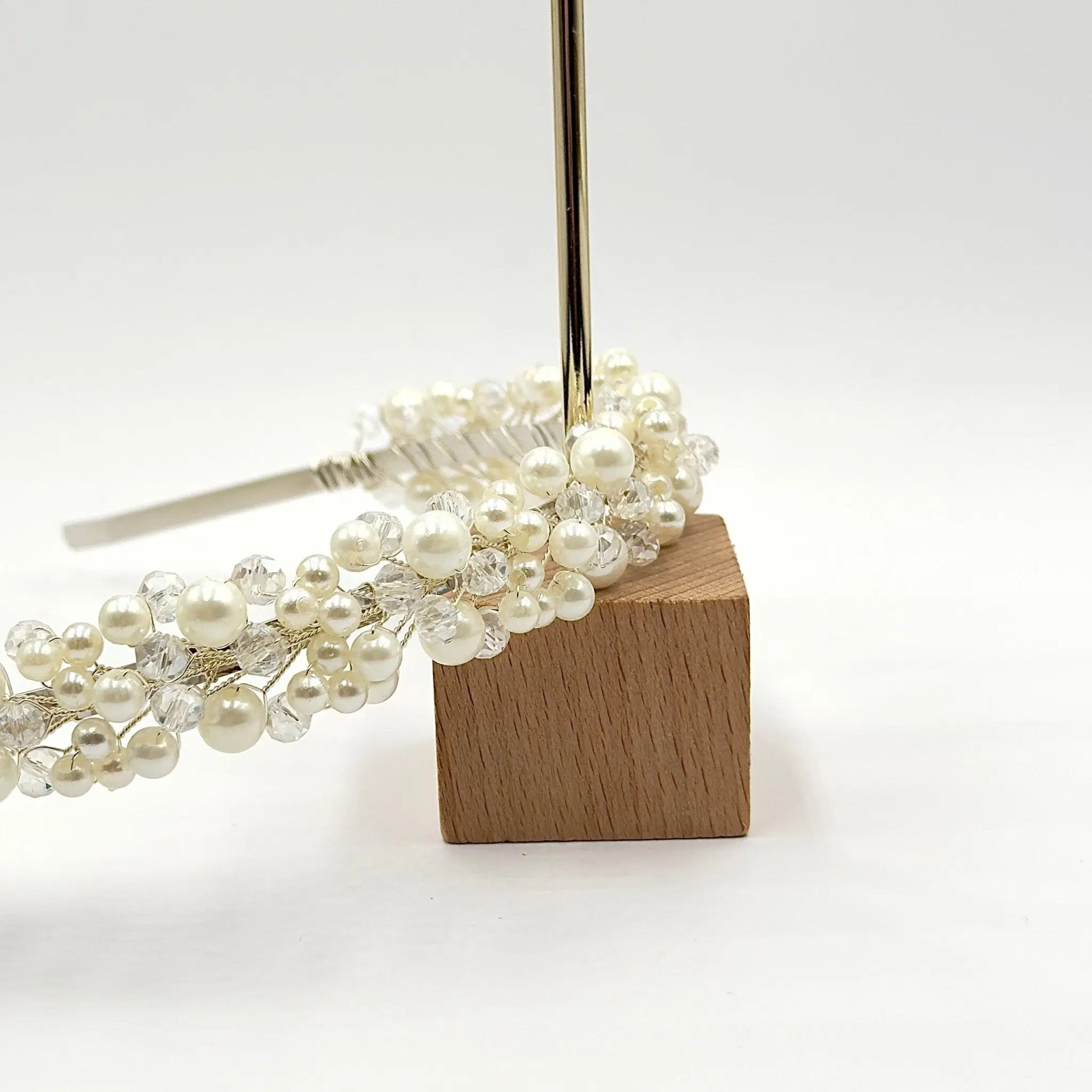 Zarte Braut Tiara mit Perlen und Kristallen