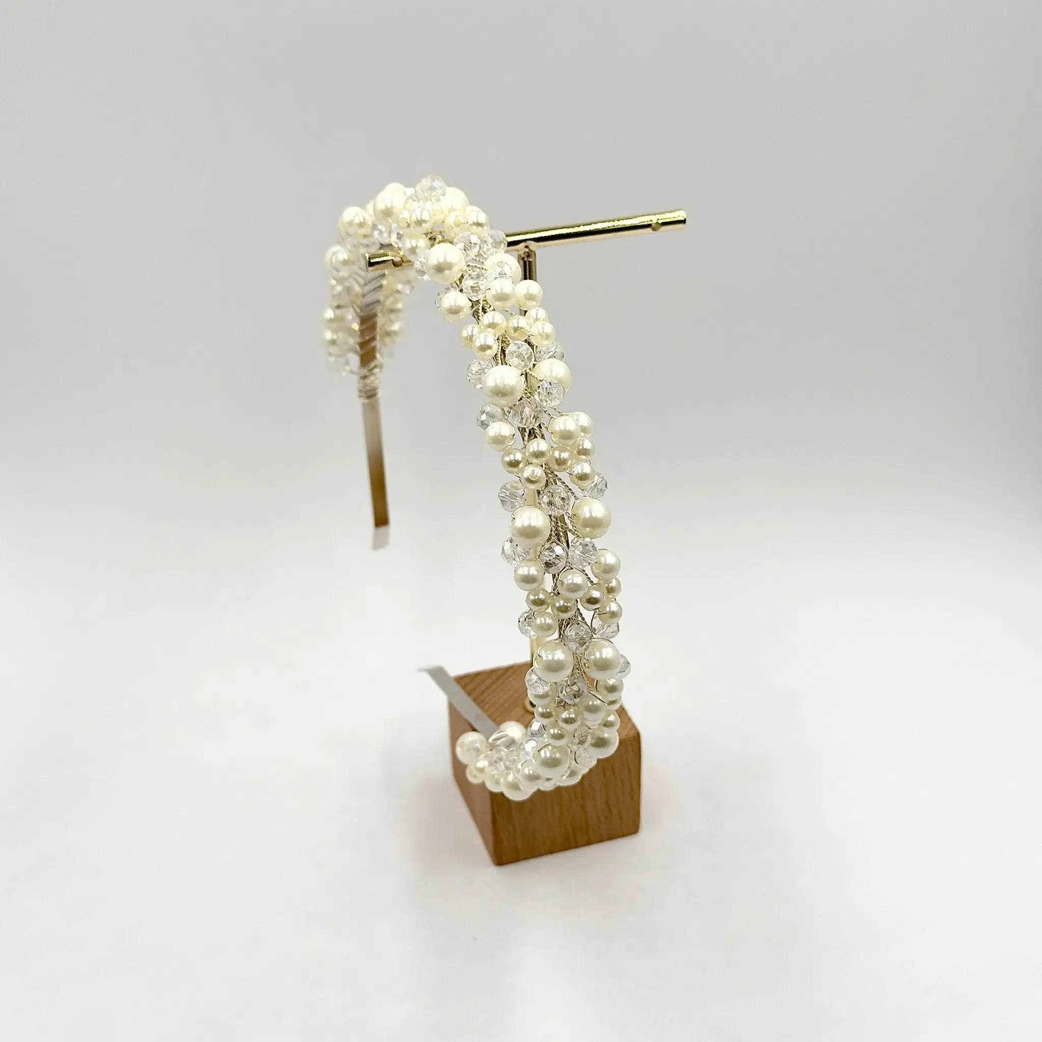 Zarte Braut Tiara mit Perlen und Kristallen
