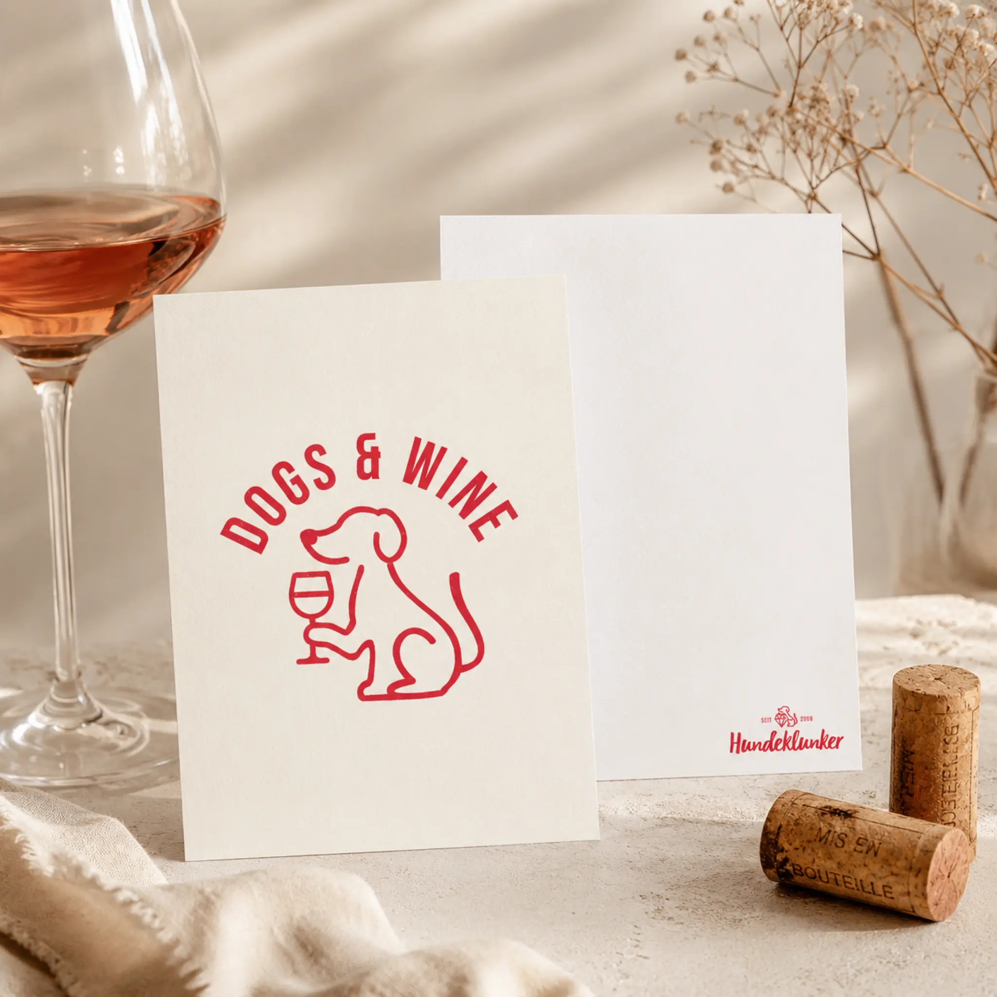 Carte postale Chiens et vin Blanc cassé