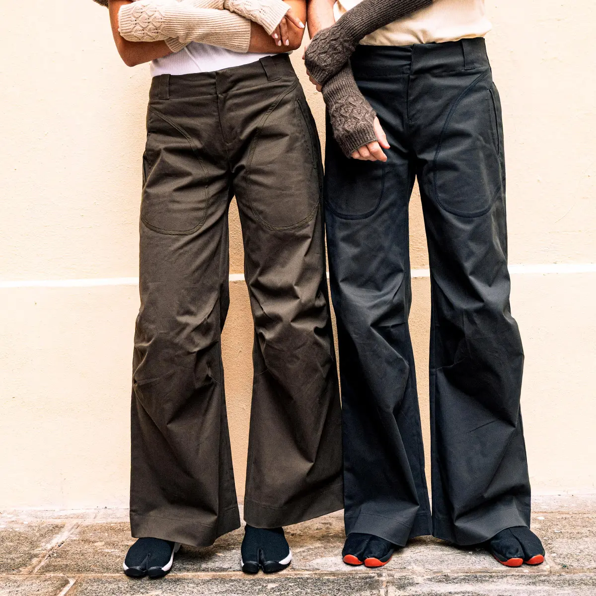 Unisex pleated knee-length trousers