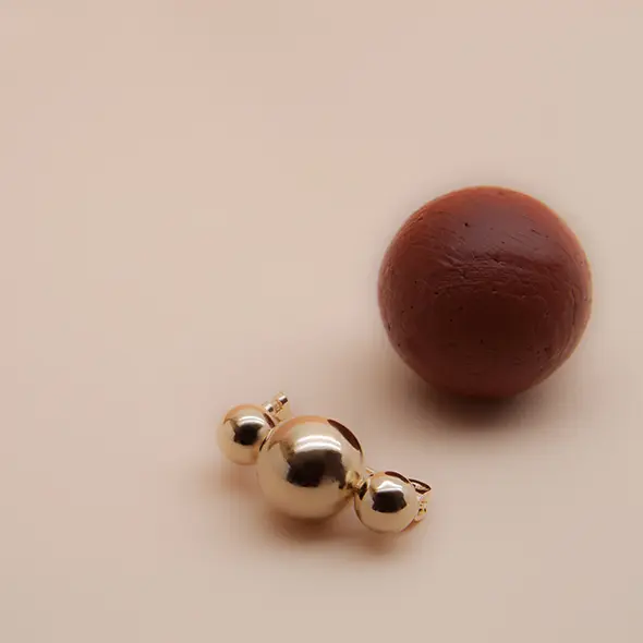 Circle brooch