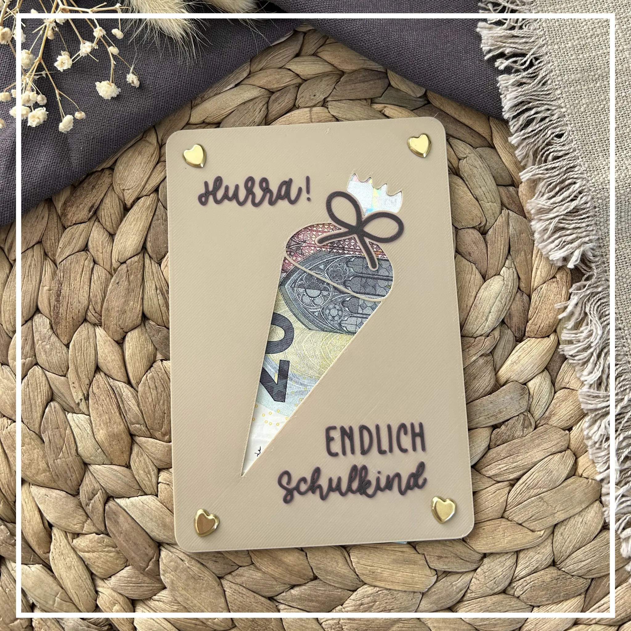 Regalo en efectivo para el inicio del curso escolar: tarjeta de regalo con dinero para el primer día de clase. Idea de regalo original para alumnos de primer grado. ¡Hurra, niño/a!