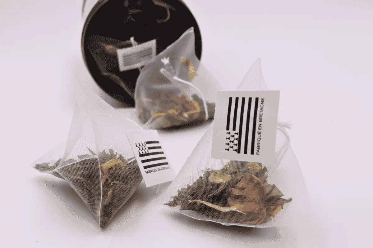 Delightful Smile – Bio-Grüntee mit Orange und Vanille | Packung mit 15 Pyramidenbeuteln