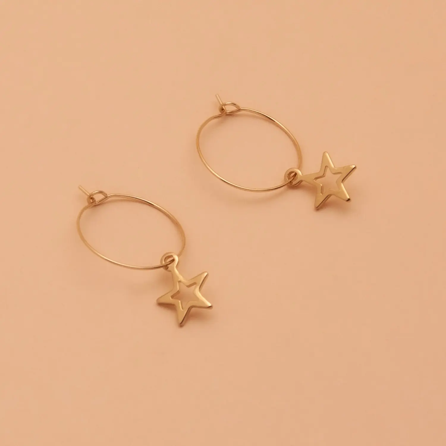Adorable openwork star hoop earrings