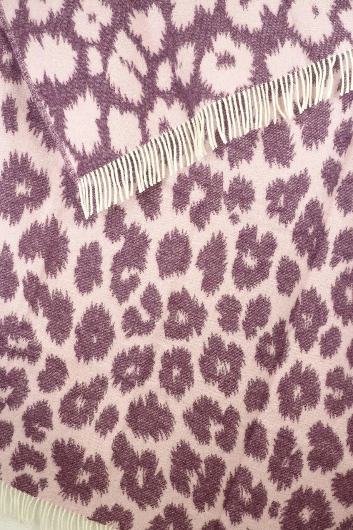 Wolldecke / Kuscheldecke LEO rose / plum