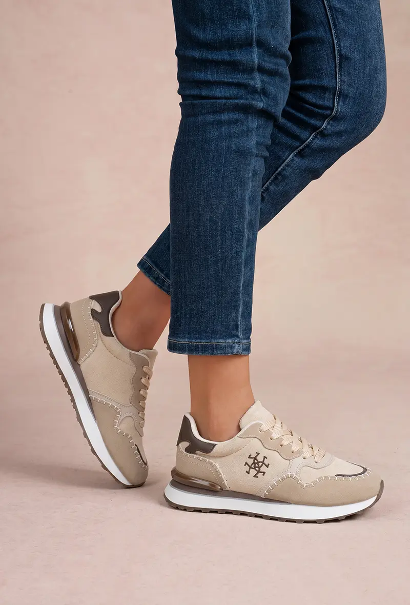 Tri-material running shoes with handcrafted stitching and logo pattern (Ref: K1881)