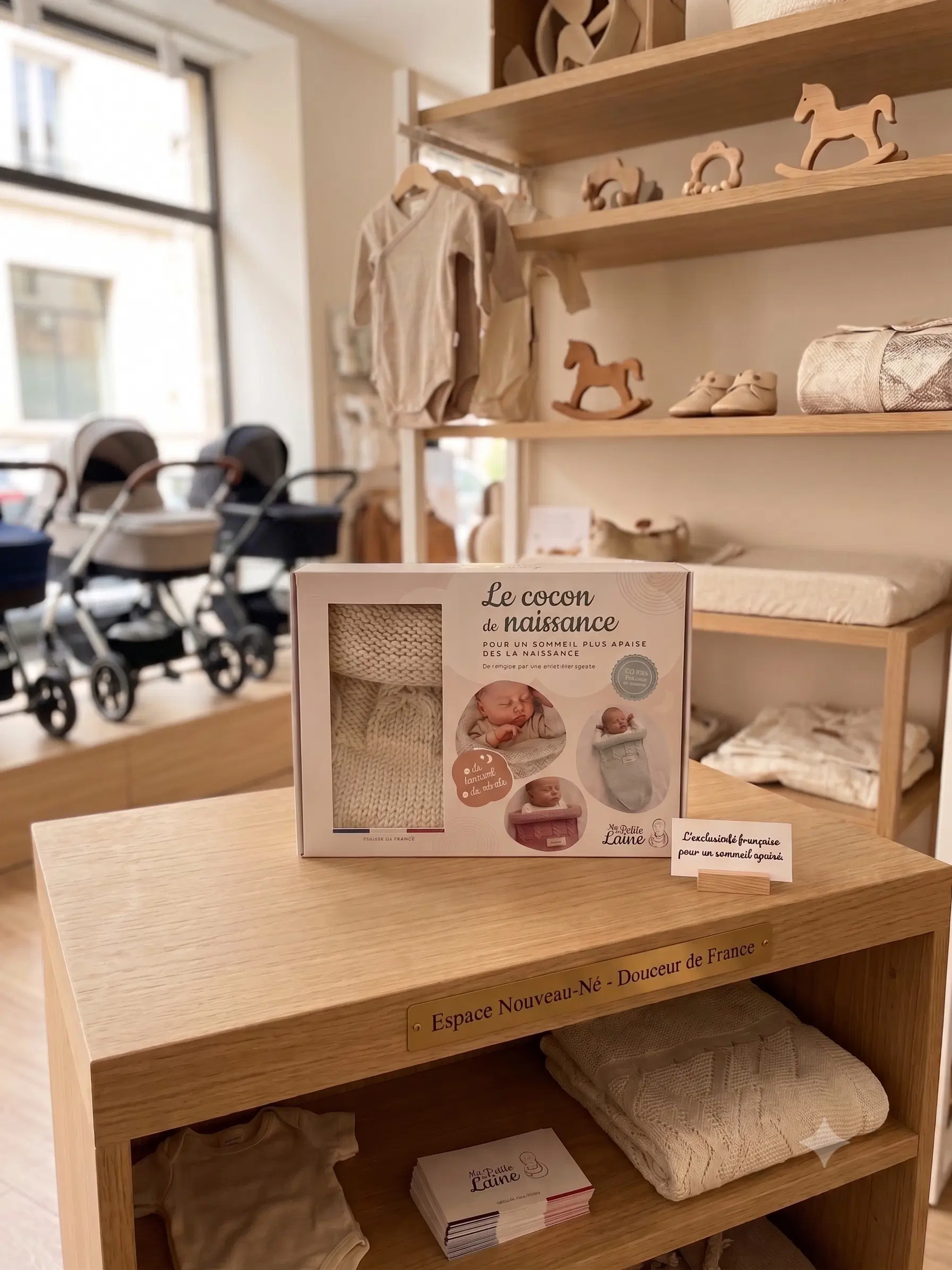 Il covone accogliente in confezione regalo, pronto per essere donato: il regalo ideale per un neonato.
