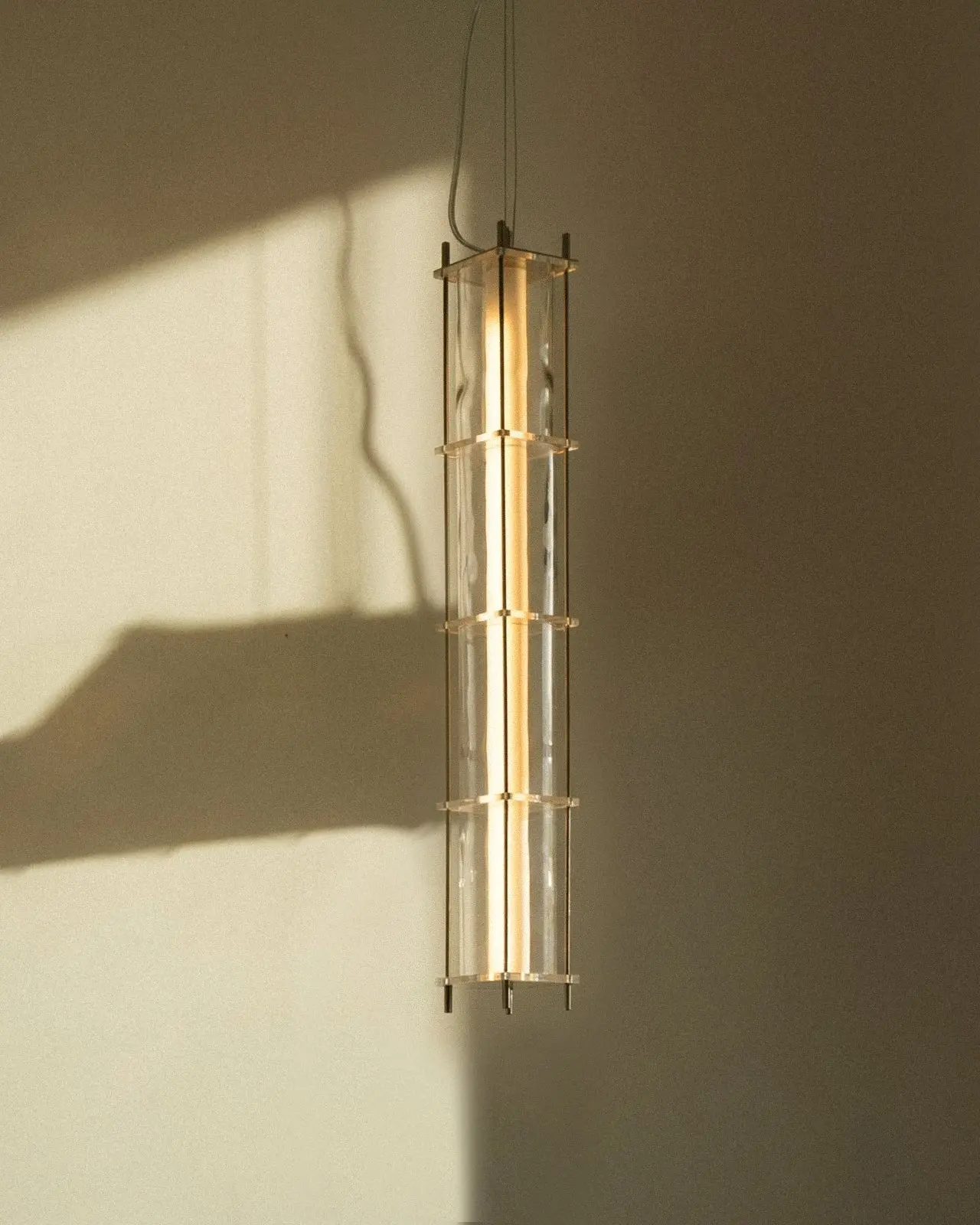QDB Editions + Théo Charasse | Supension verticale blanche