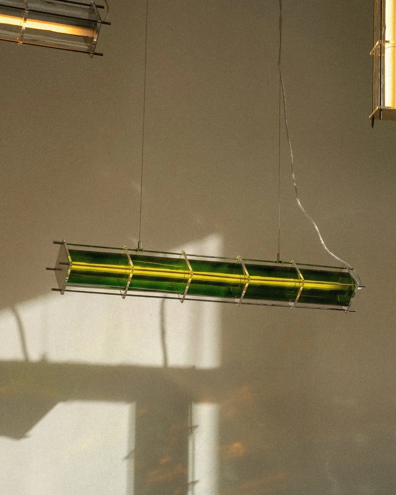 QDB Editions + Théo Charasse | Suspension horizontale verte