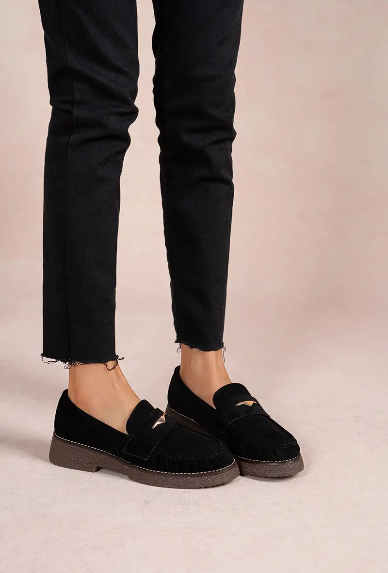 Suede Gathered Loafers with Metal Jewelry (Ref: R871)