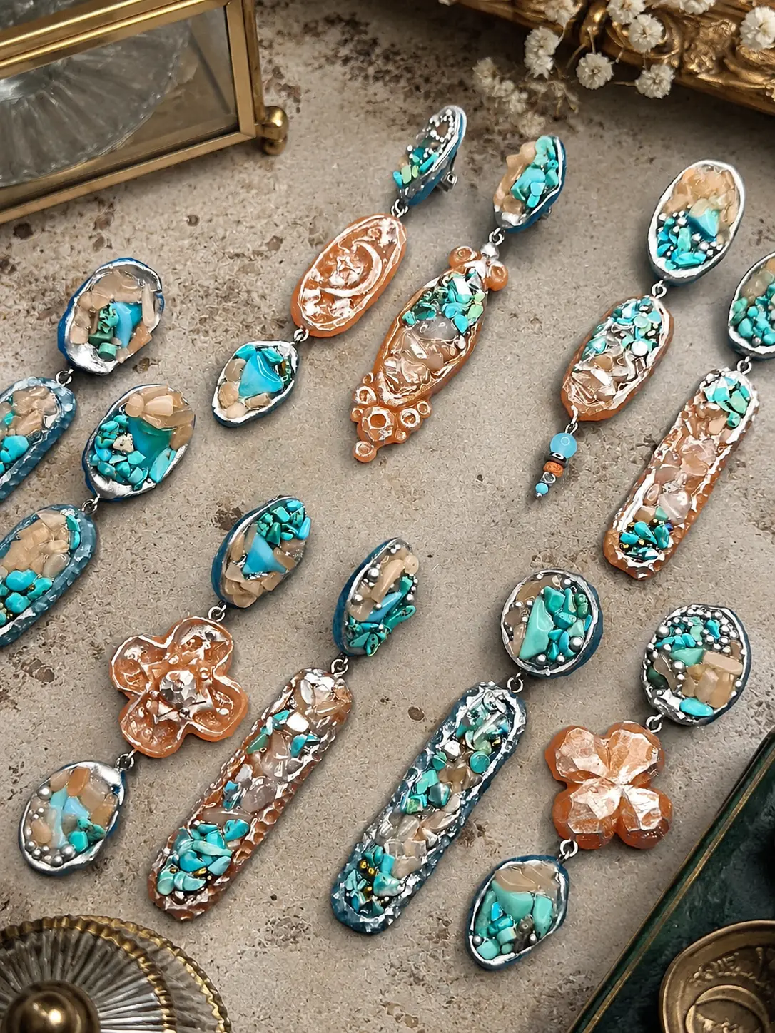 Set of 5 pairs of asymmetrical resin clips
