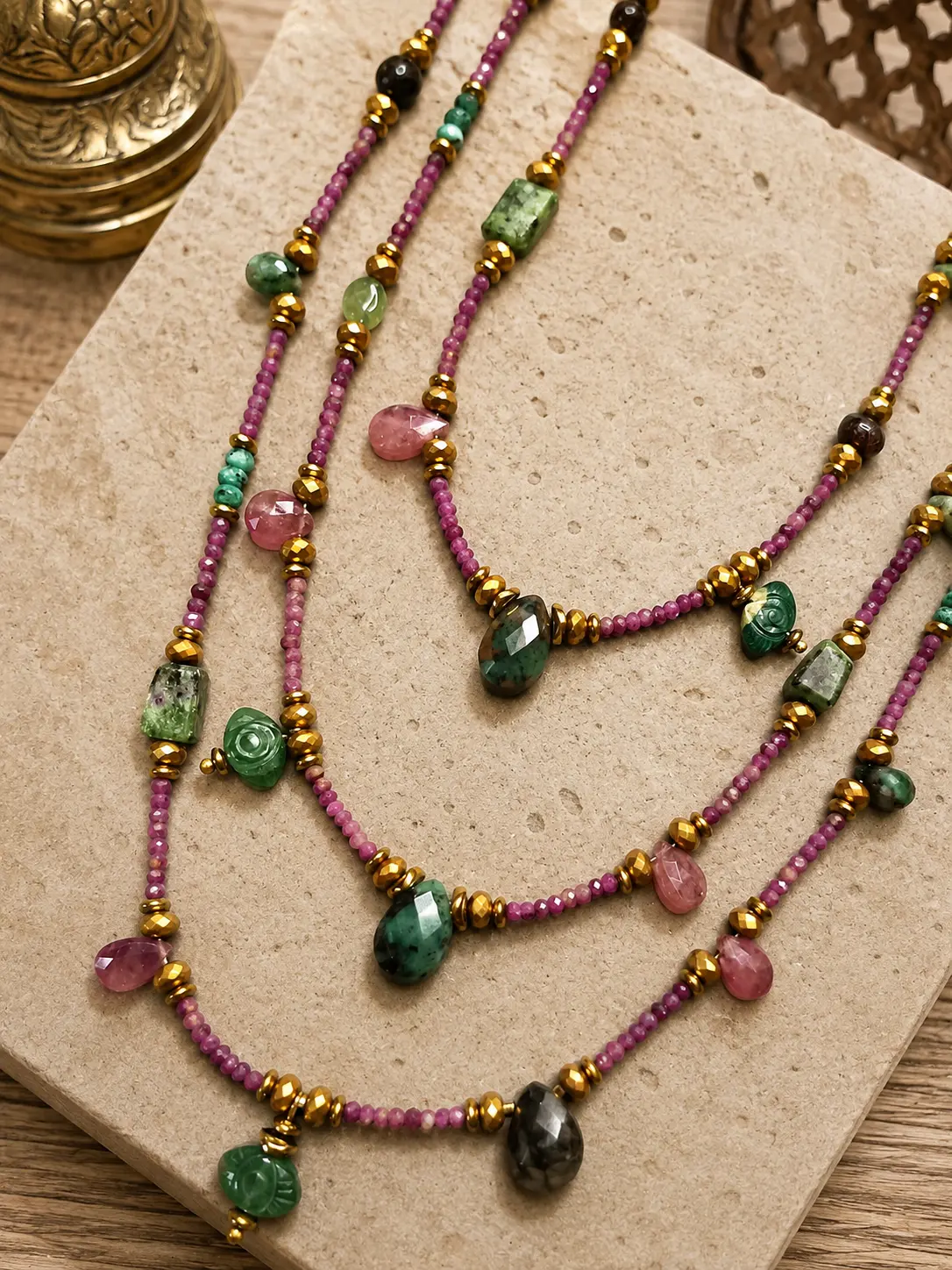Colliers artisanaux avec des pierres naturelles - set de tr