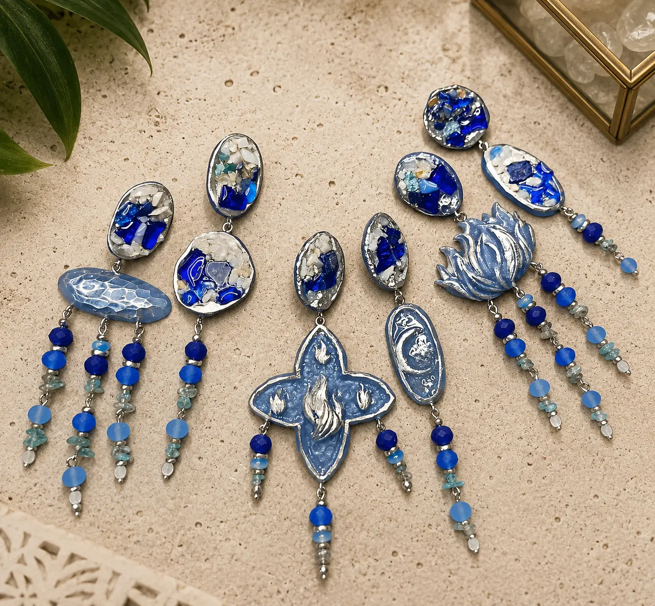 Set of three pairs of asymmetrical resin clips