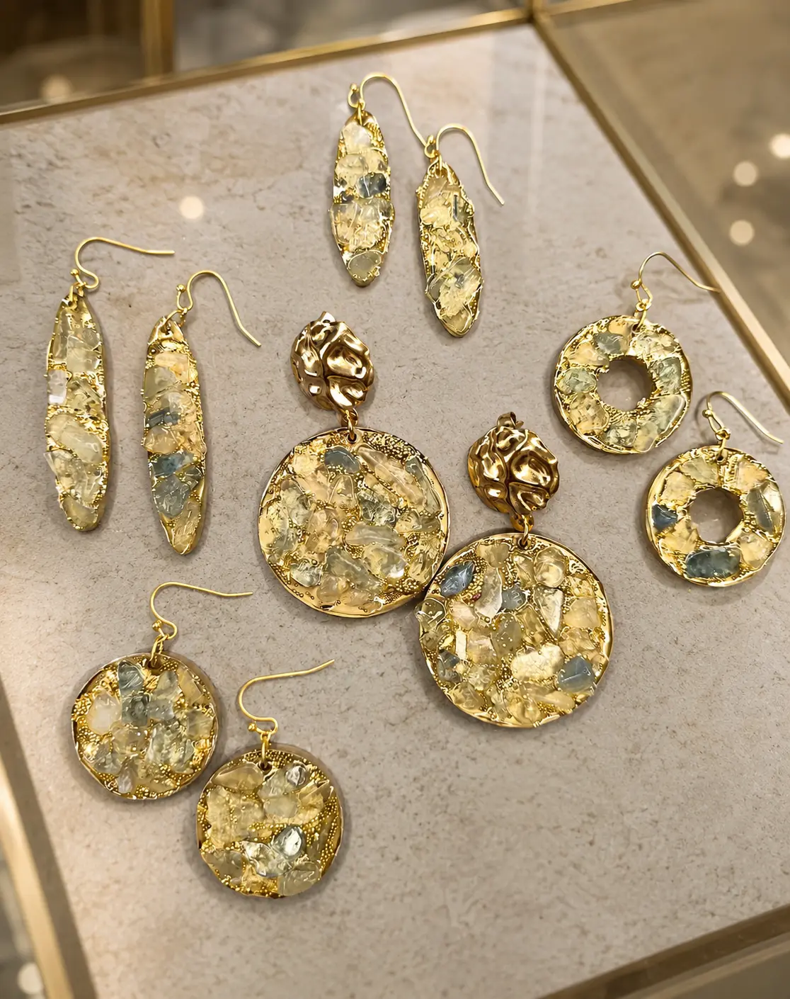 Set de 5 boucles d'oreilles en résine & pierres naturelles