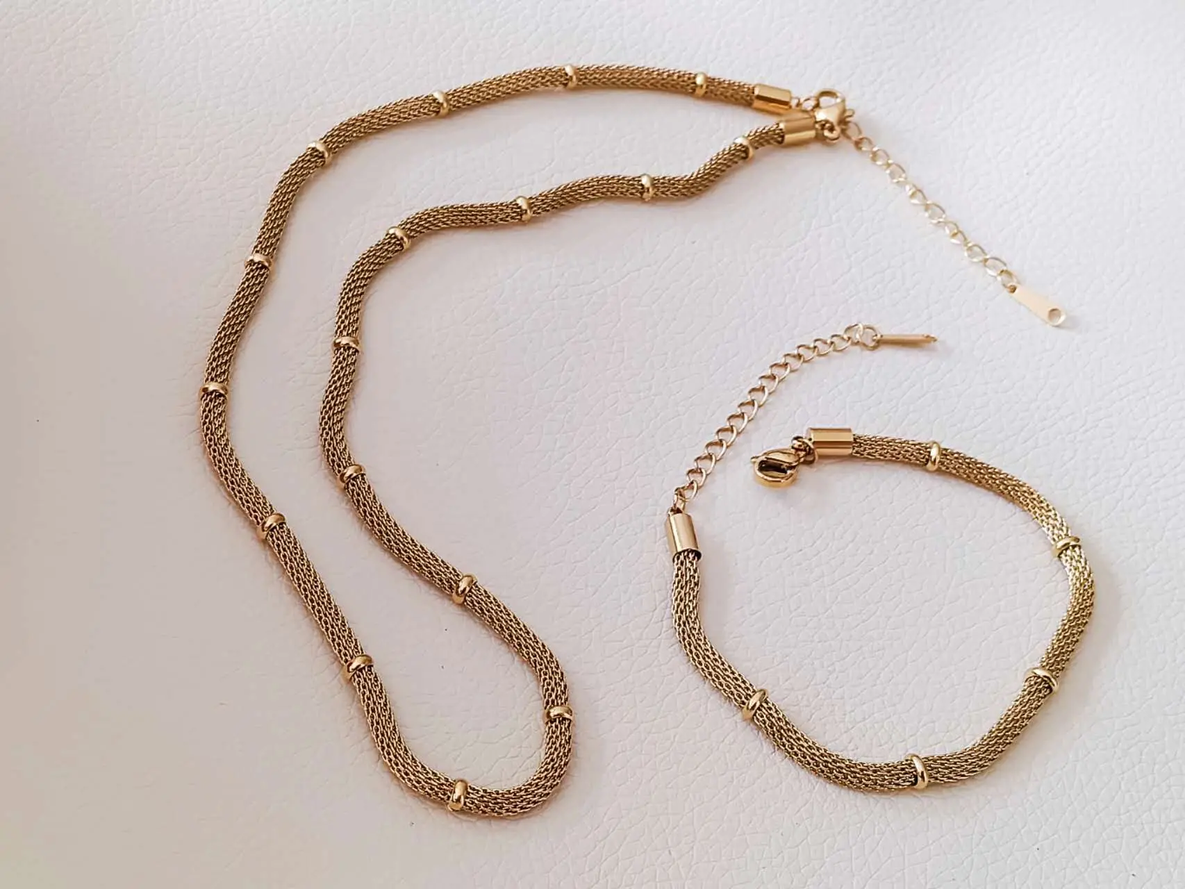 Jewelry set: Adjustable necklace with textured chain and bracelet, stainless steel, 18K gold PVD