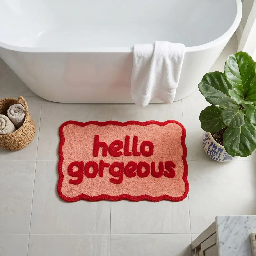 Tapis de bain festonné Hello Gorgeous antidérapant - Tapis de bain festonné ultra doux avec slogan