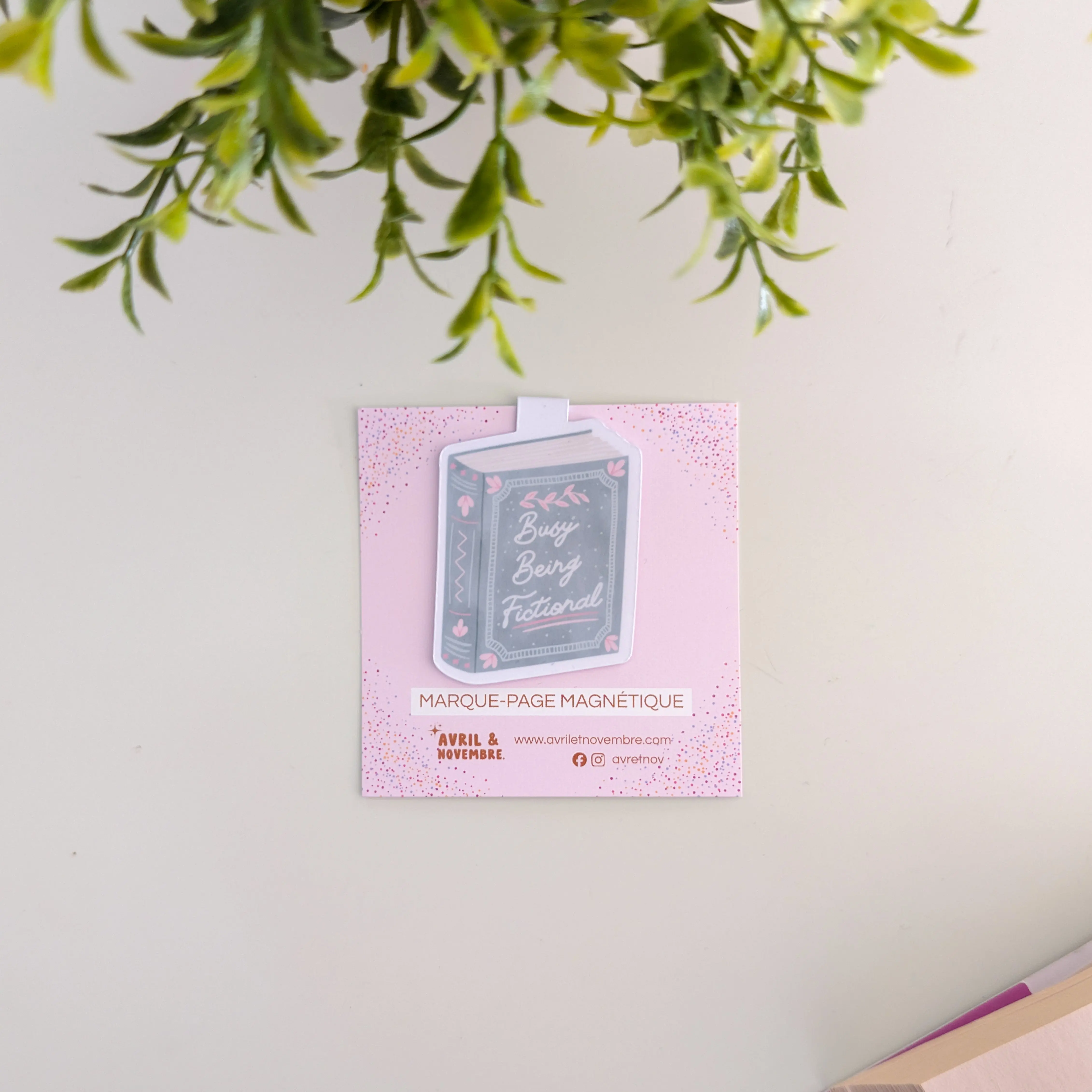 Marque-Page Magnétique – Busy being fictional