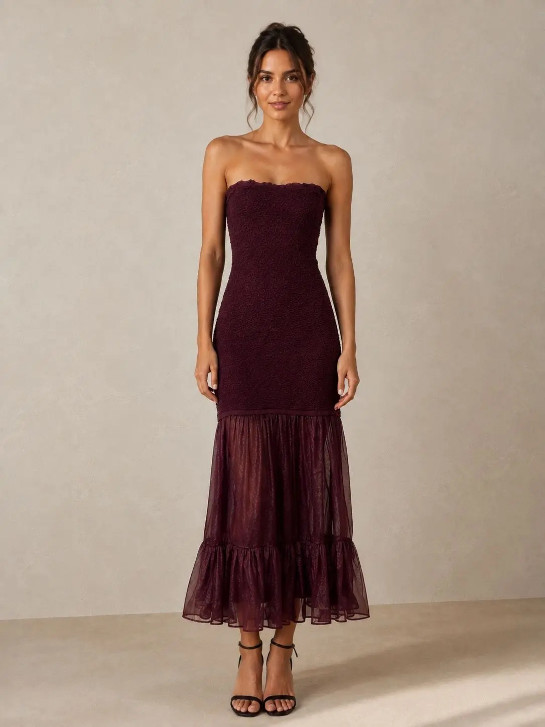Robe longue bustier ajustée avec jupe en voile à volants