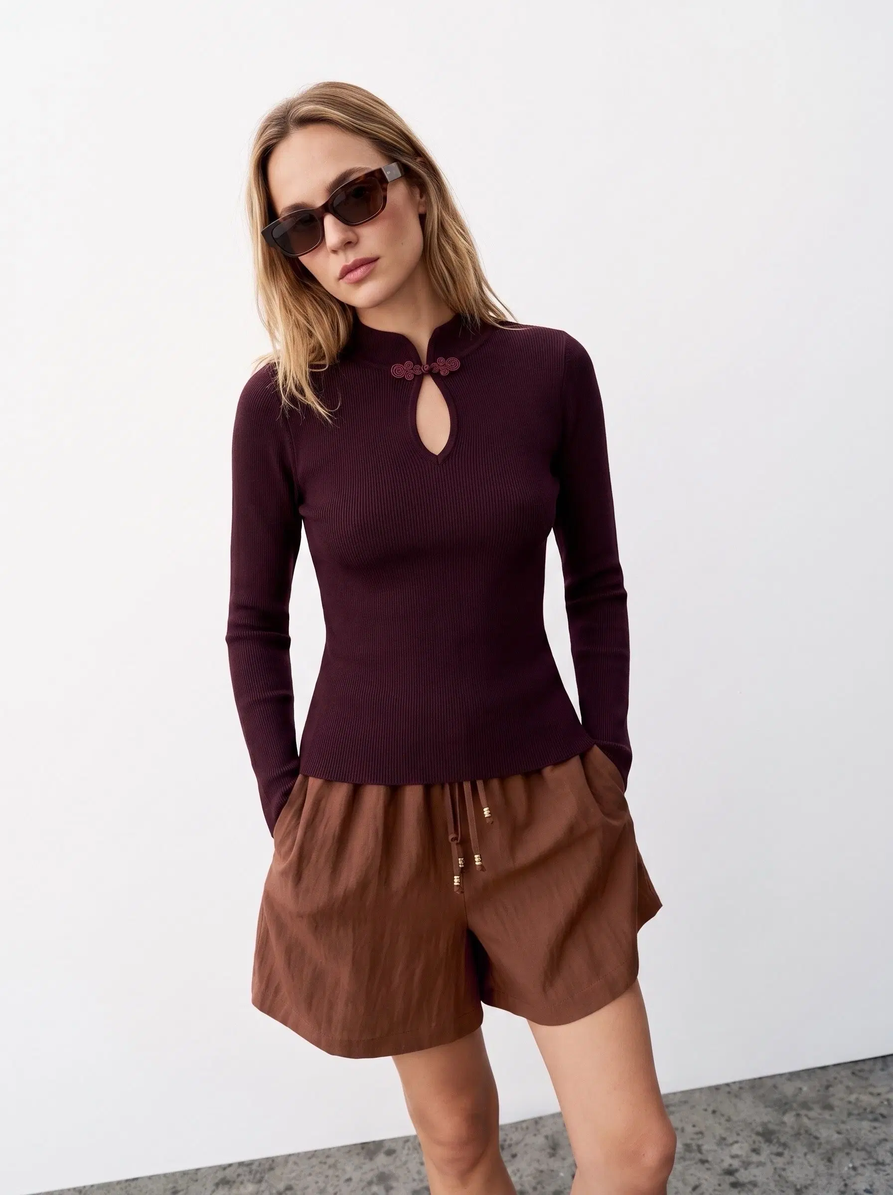 Pull côtelé ajusté à col montant avec ouverture goutte