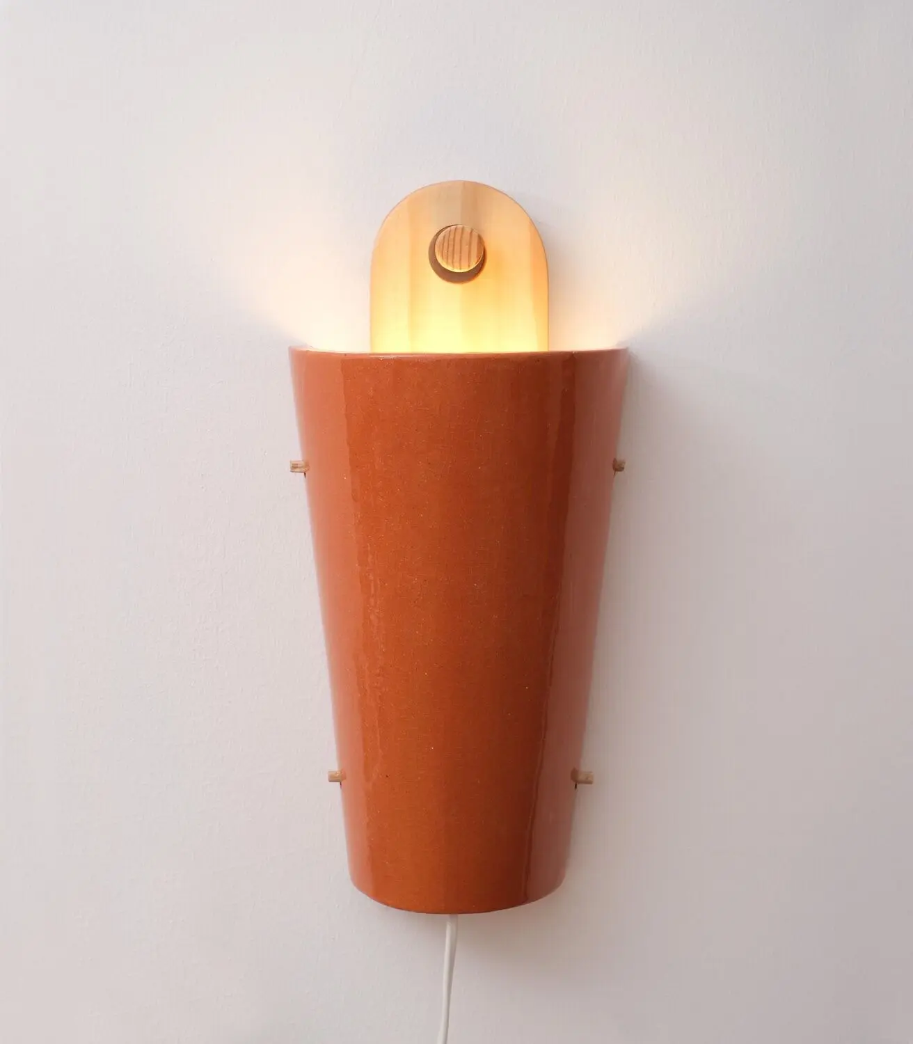 Lámpara de pared teja en barro esmaltado y madera