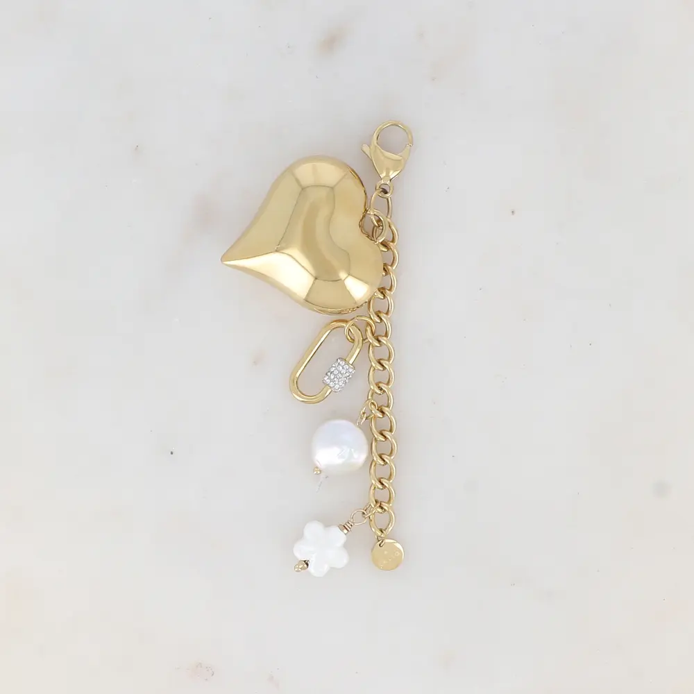 Porte-clé - cœur, anneau strassé, perle d'eau douce et fleur en céramique émaillée