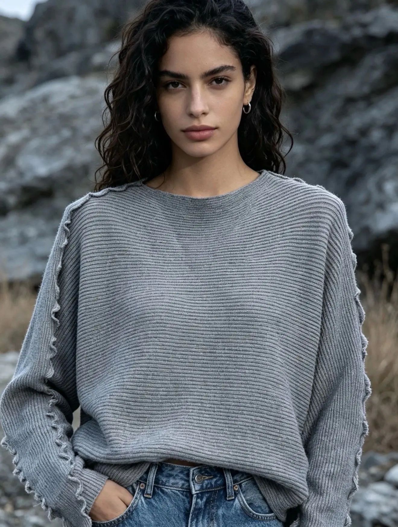 Fitted sweater in fine knit, batwing sleeves