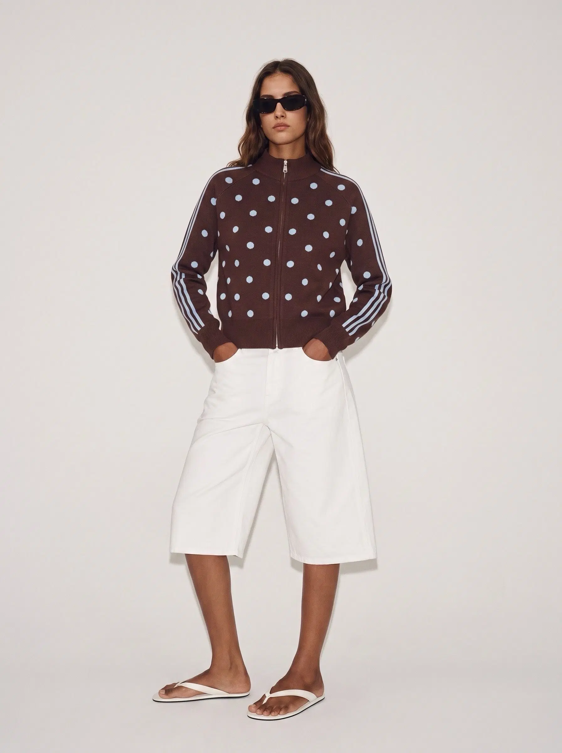 Gilet zippé en maille à pois avec bandes sur les manches