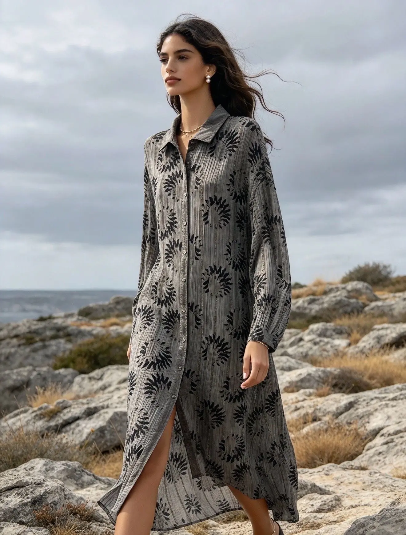 Robe chemise imprimée avec Lurex, boutonnée devant , détail ajouré