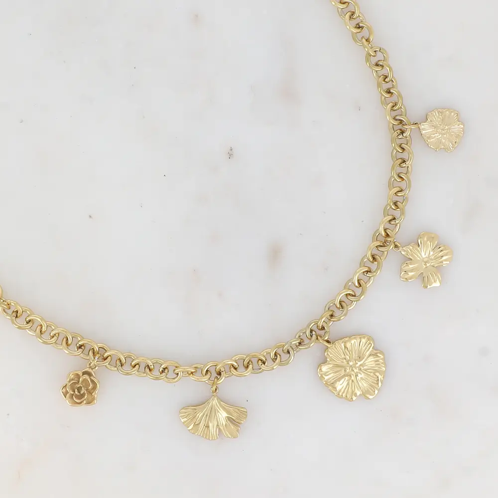 Collier maille avec fleurs et feuille de ginkgo