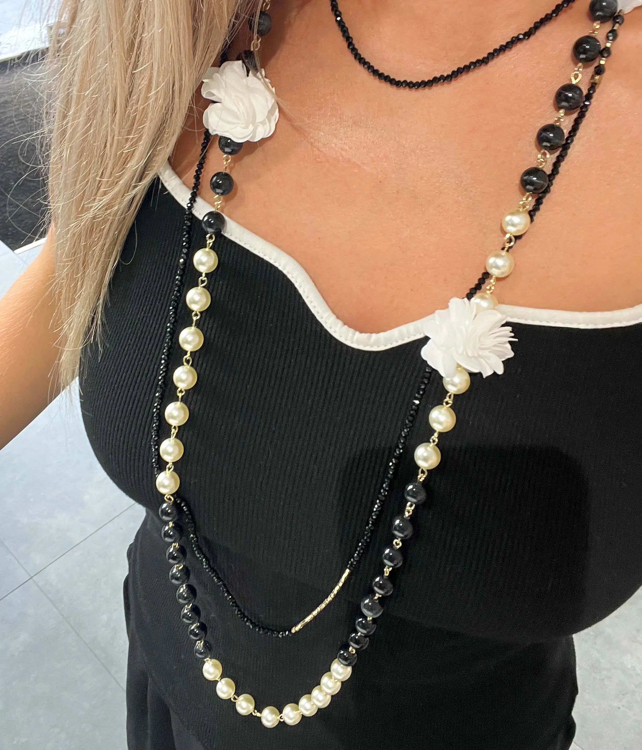 Sautoir façon perles de culture & fleurs - Longueur 115cm
