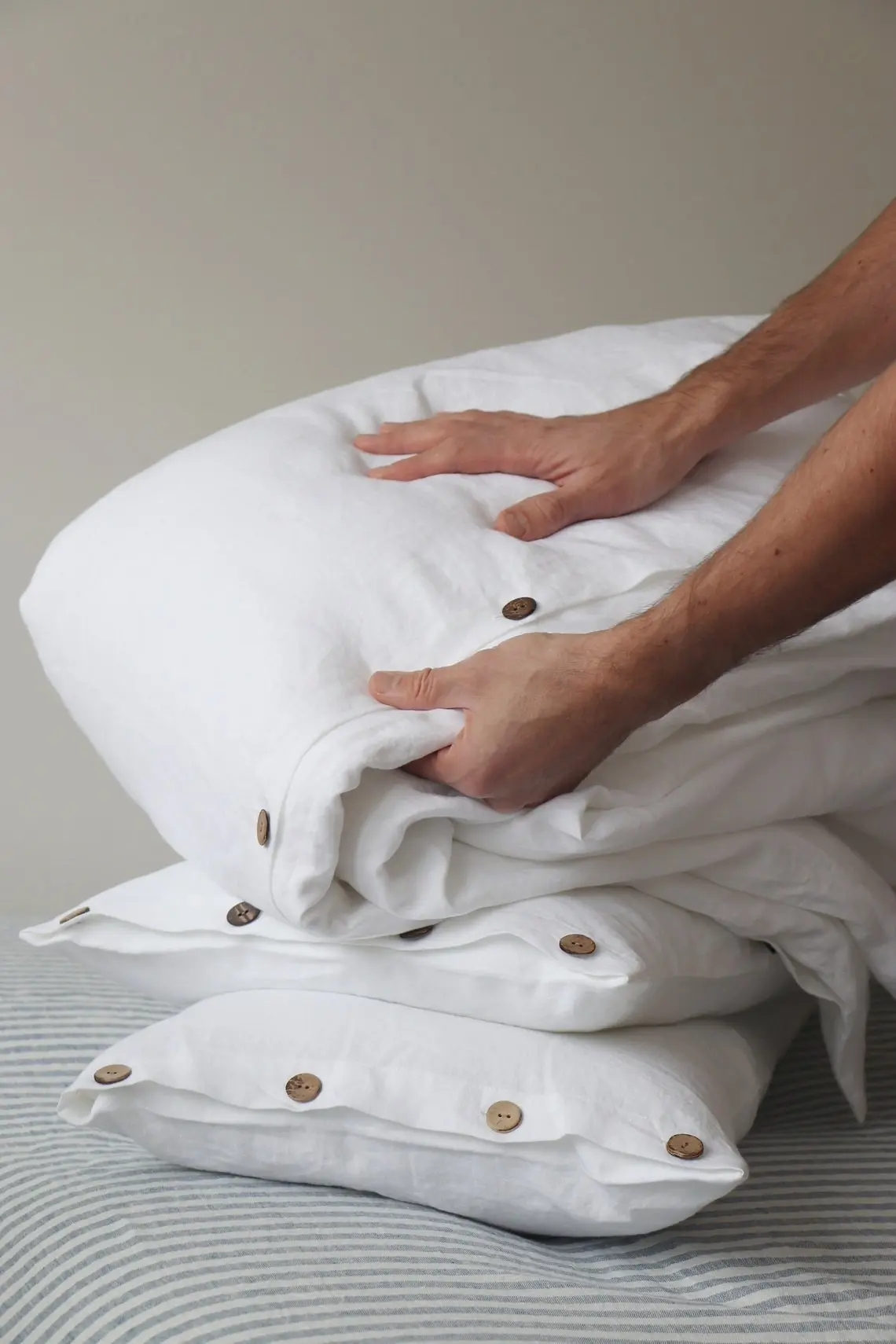 Linen Pillowcase with Buttons