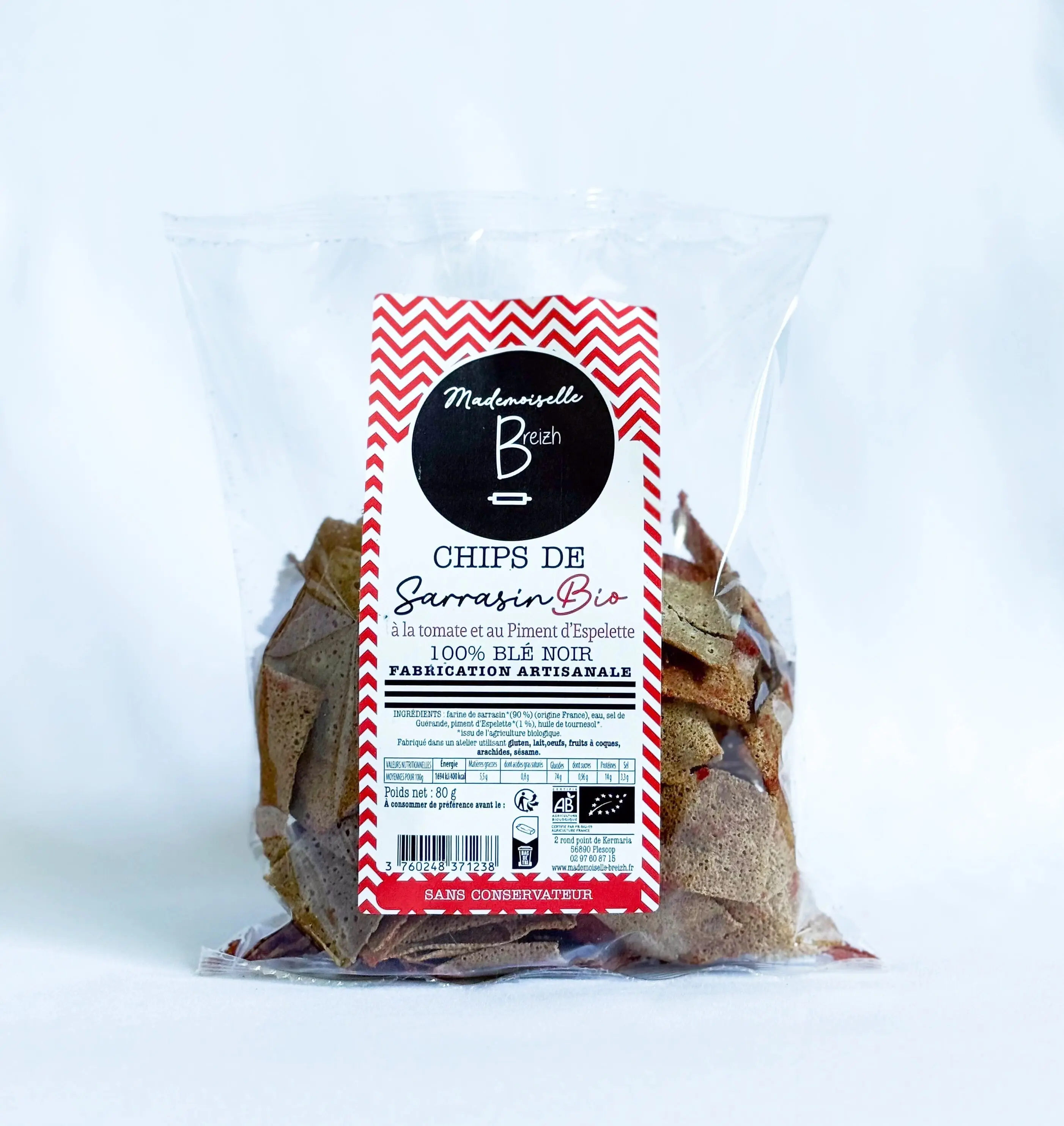 Organic buckwheat crisps with tomato and Espelette pepper