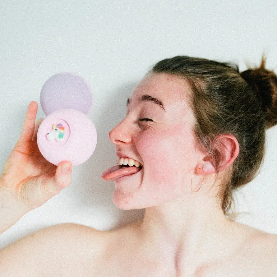 EFFERVESCENT BATH BALL - PASSION FRUIT - 175G - 17624